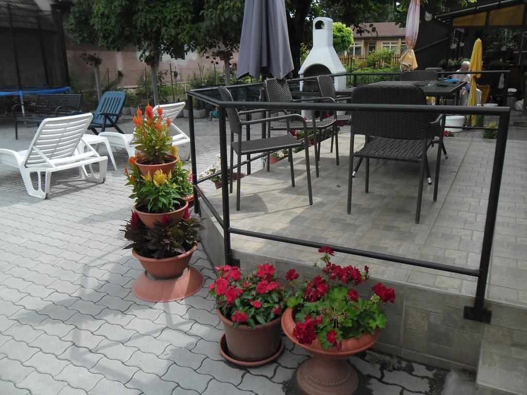 Attila Vendeghaz Tapioszentmarton Hotel Exterior photo