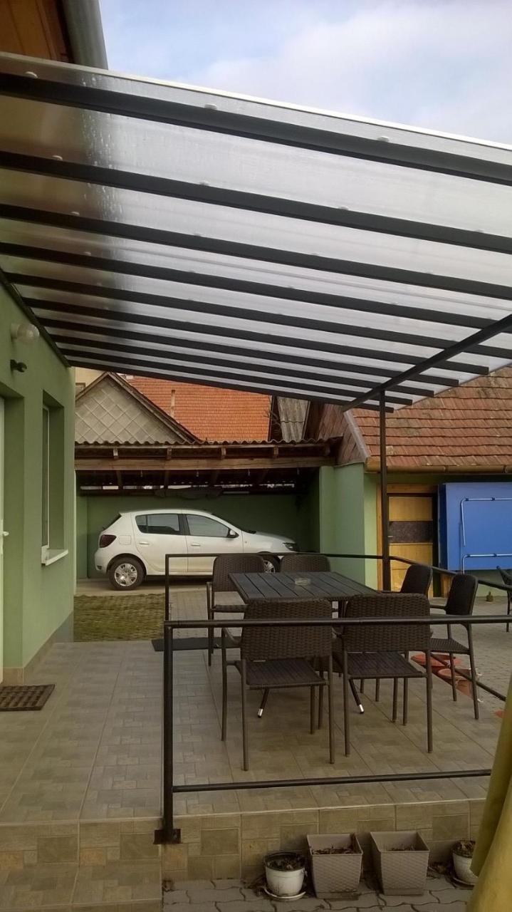 Attila Vendeghaz Tapioszentmarton Hotel Exterior photo